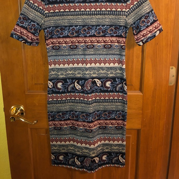 Pattern Dress - Picture 2 of 4